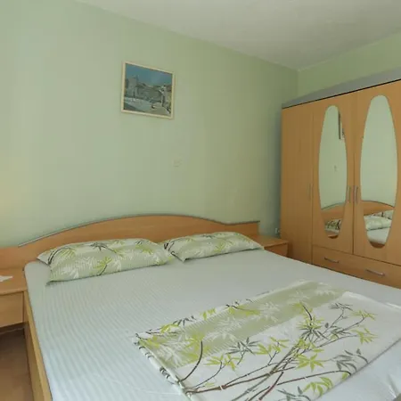 Leila Apartman *