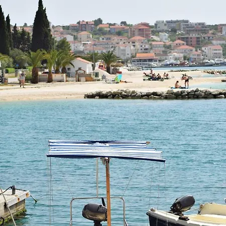 Leila Apartman *