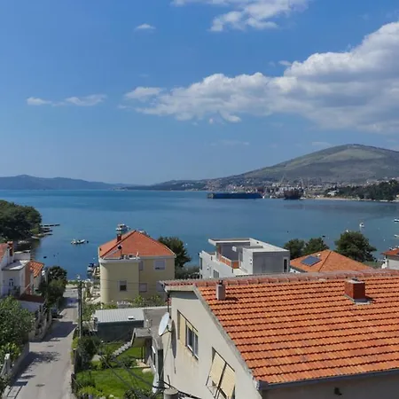 Leila Apartman *