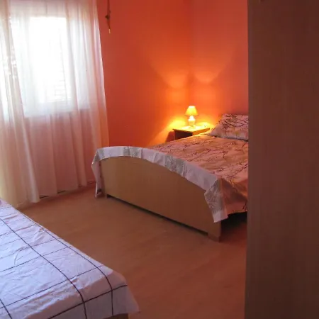 Leila Apartman *