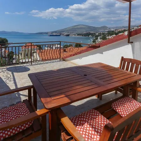 Leila Apartman *